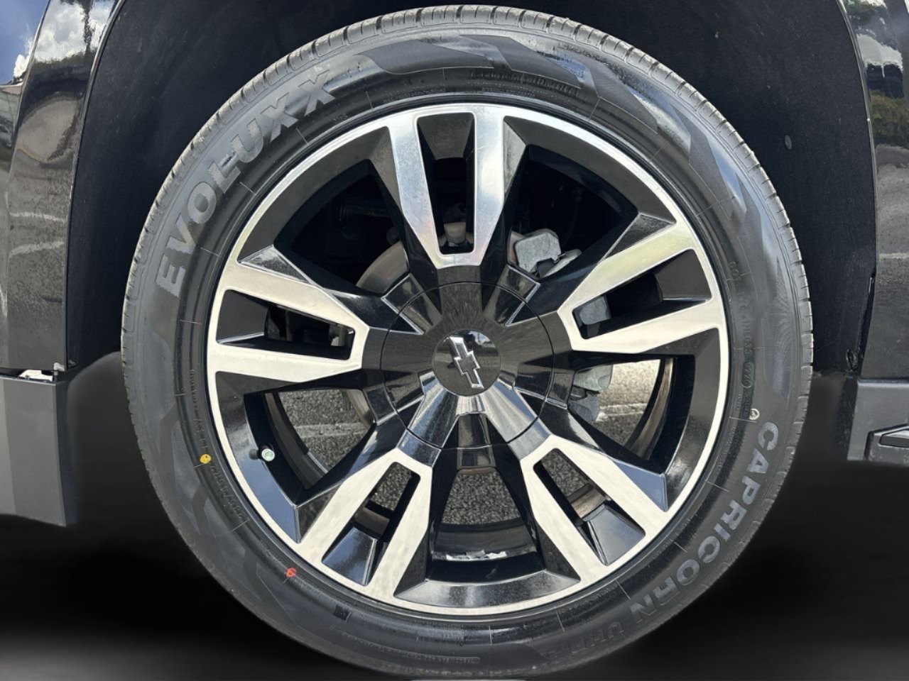 Used 2019 Chevrolet Suburban Premier RWD image 32