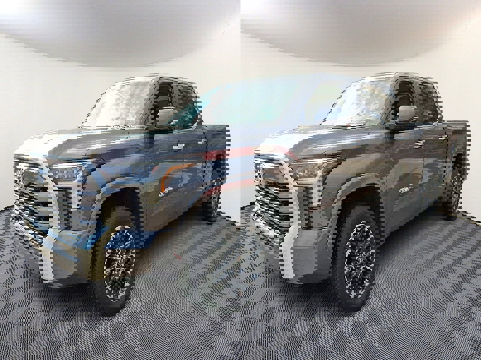 Used 2024 Toyota Tundra Limited image 3