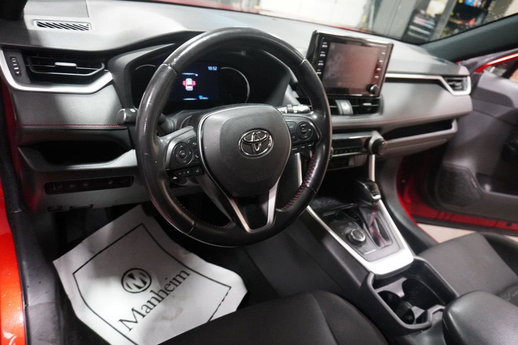 Used 2021 Toyota RAV4 SE w/ Weather & Moonroof Package AWD/4WD image 10