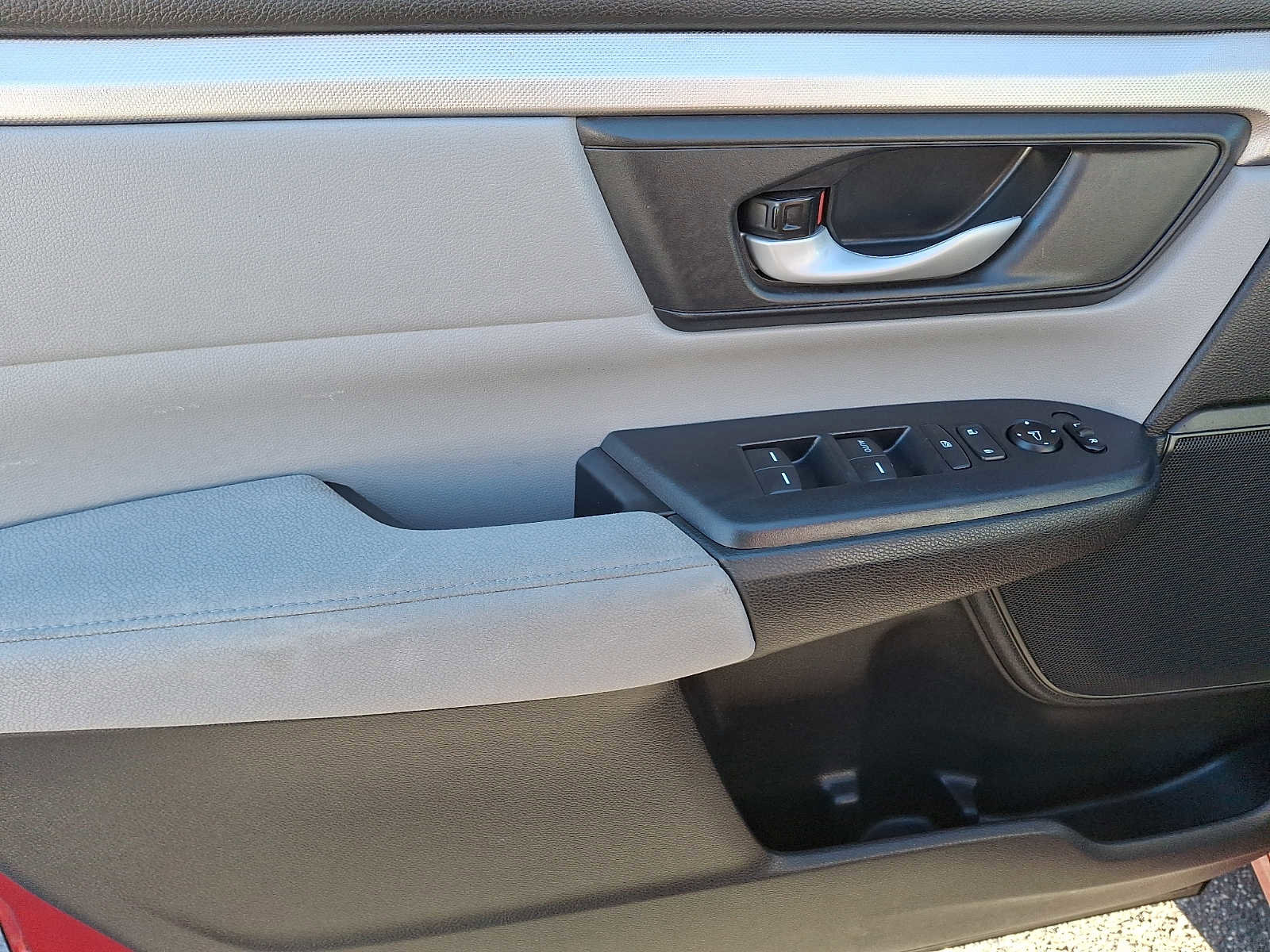 Used 2020 Honda CR-V LX image 10