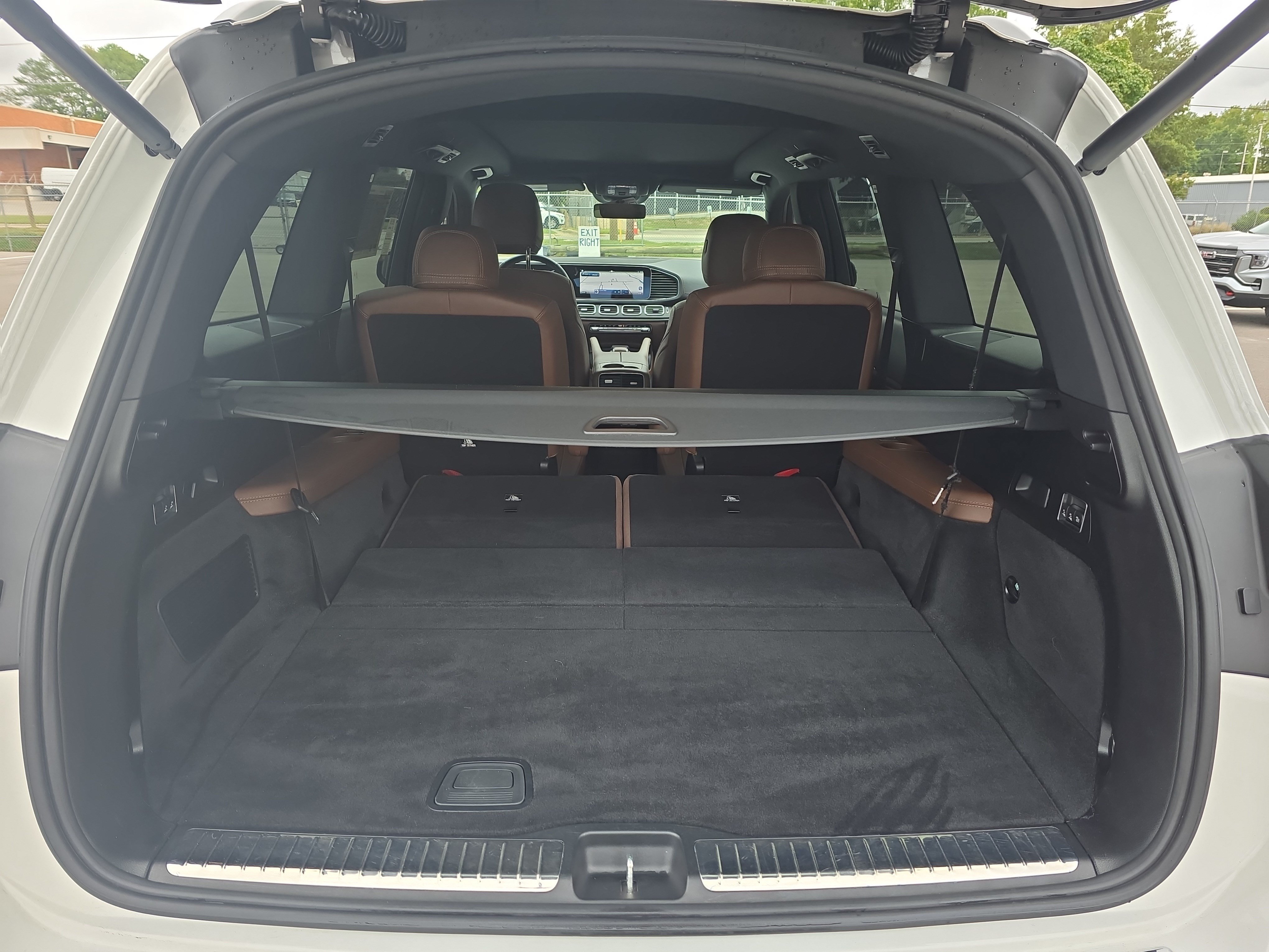 Used 2024 Mercedes-Benz GLS 450 4MATIC image 14