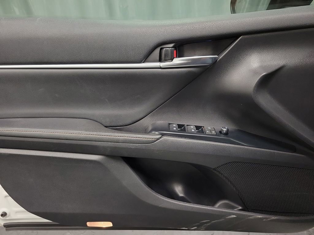 Used 2020 Toyota Camry XLE image 22