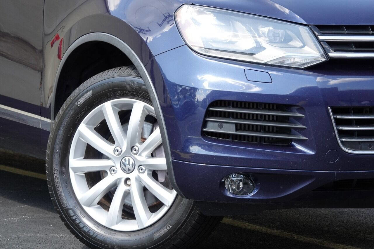 Used 2012 Volkswagen Touareg Sport image 86