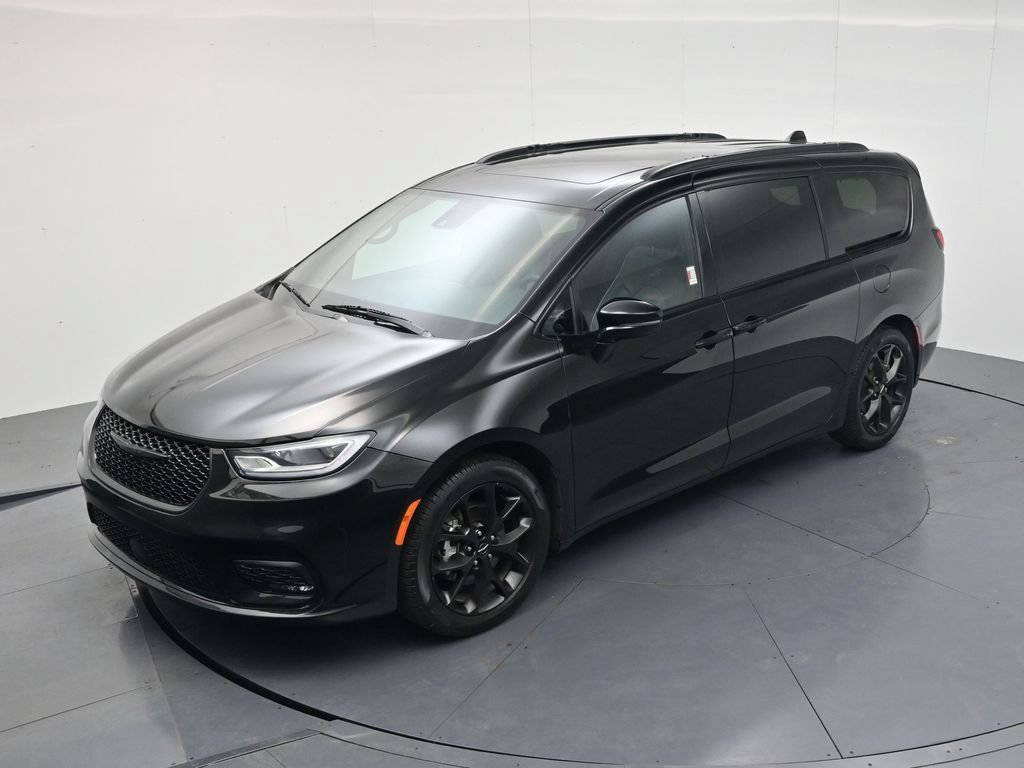 Used 2025 Chrysler Pacifica Limited FWD image 32