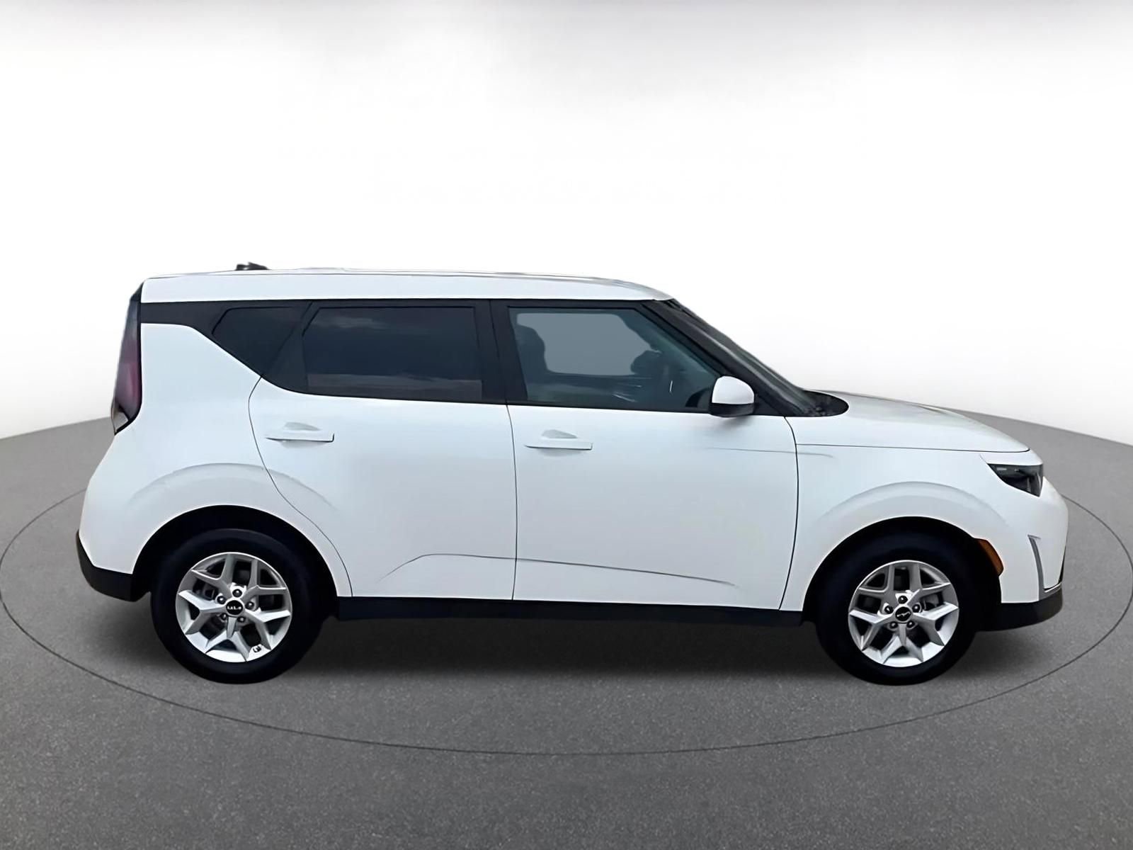 Used 2025 Kia Soul LX w/ LX Technology Package image 11