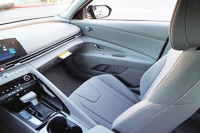 New 2026 Hyundai Elantra Sport FWD image 24