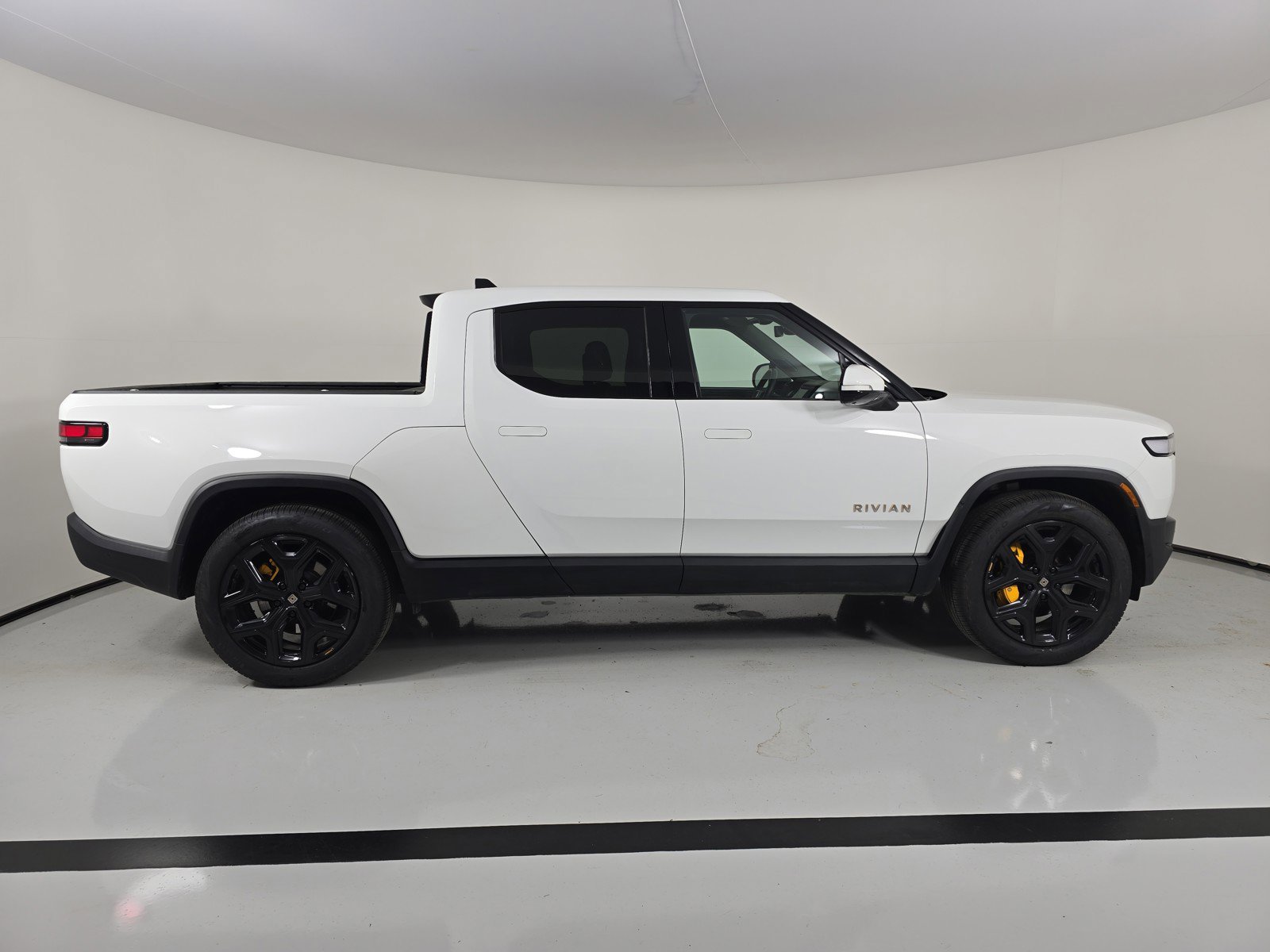 Used 2023 Rivian R1T Adventure image 6