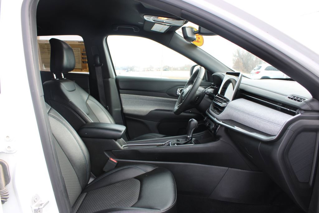 Used 2024 Jeep Compass Latitude AWD/4WD image 23