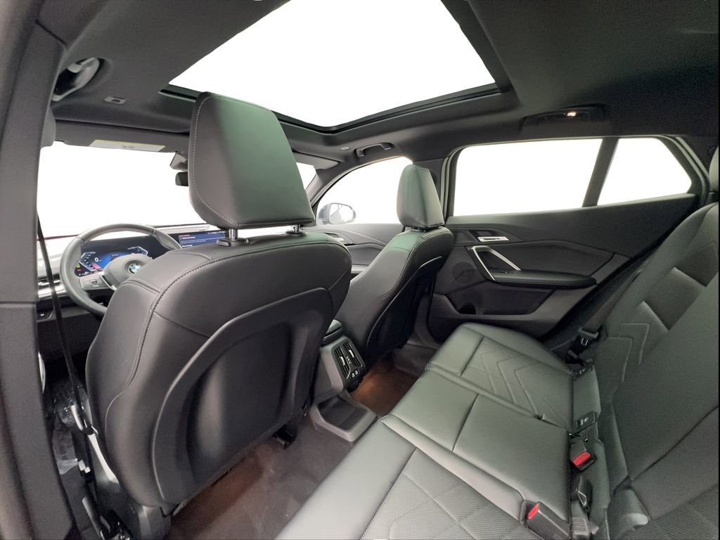 Used 2025 BMW X2 xDrive28i AWD/4WD image 23