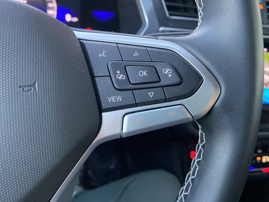 Used 2023 Volkswagen Tiguan SE w/ Panoramic Sunroof Package image 27