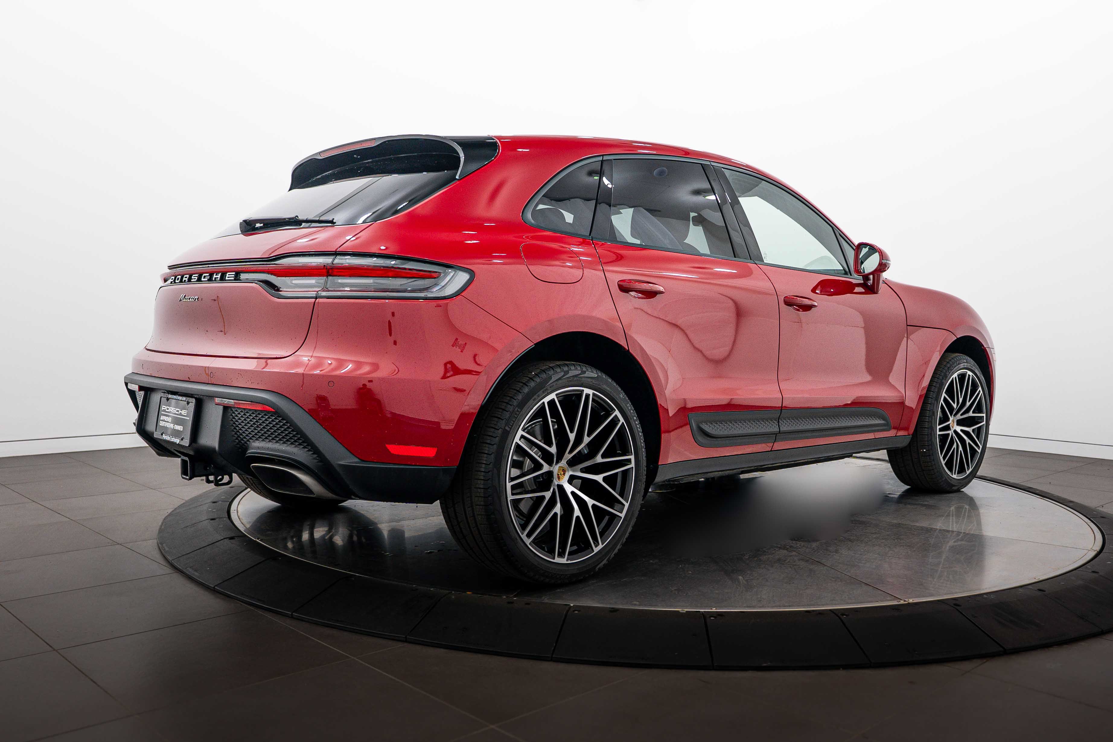 Certified 2026 Porsche Macan AWD/4WD image 7