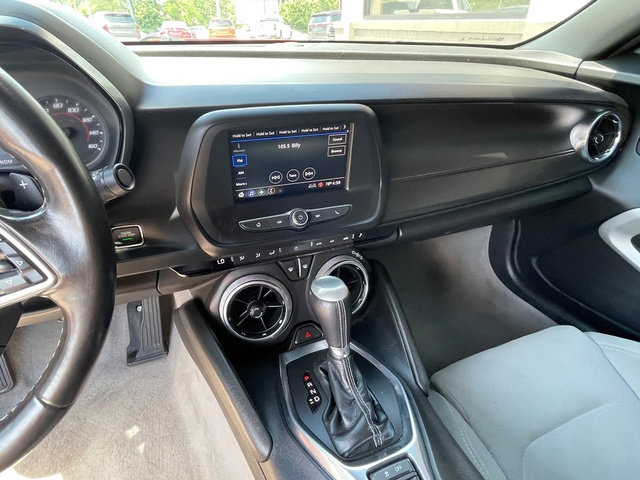Used 2020 Chevrolet Camaro LT image 22