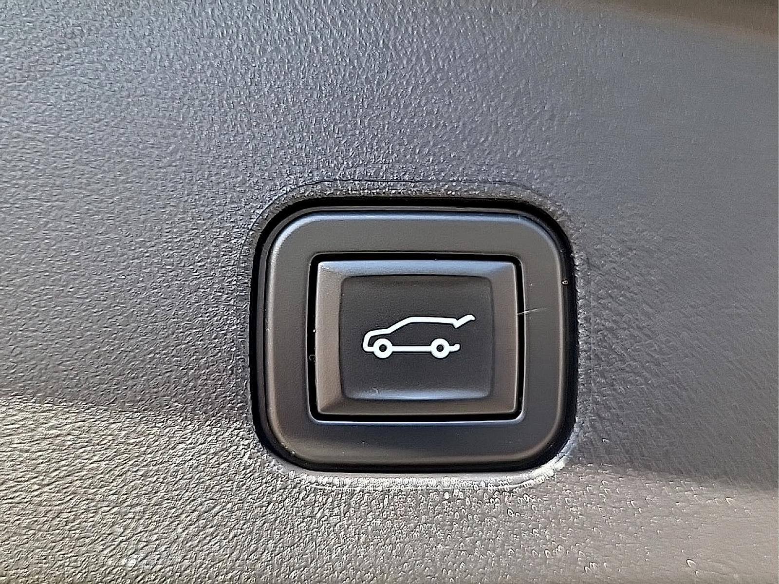 Certified 2024 Cadillac Lyriq Tech AWD/4WD image 31
