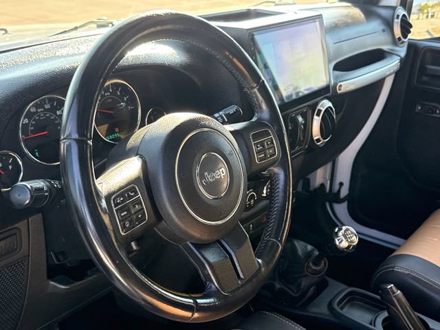 Used 2012 Jeep Wrangler Unlimited Rubicon w/ Dual Top Group AWD/4WD image 18