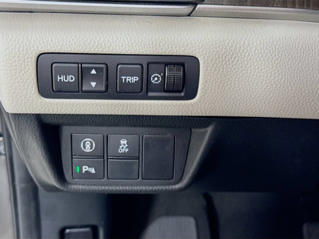 Used 2018 Honda Accord Touring image 10