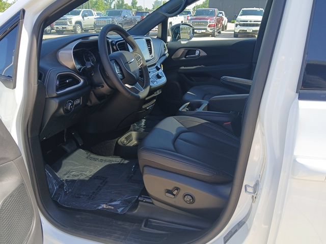 New 2026 Chrysler Pacifica Select FWD image 15