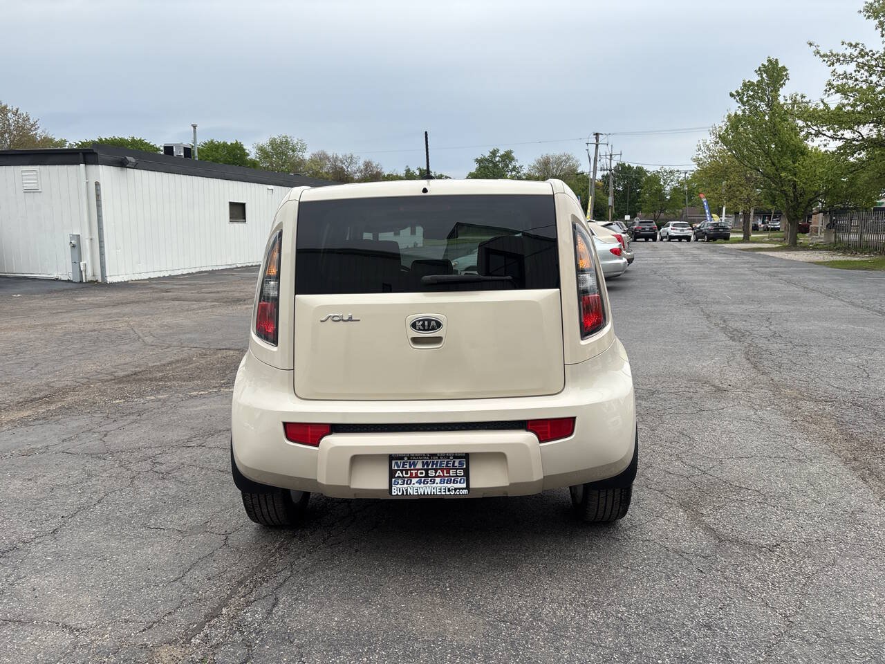 Used 2011 Kia Soul ! FWD image 4