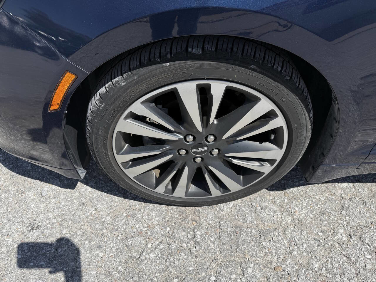 Used 2017 Lincoln MKZ Reserve FWD image 9