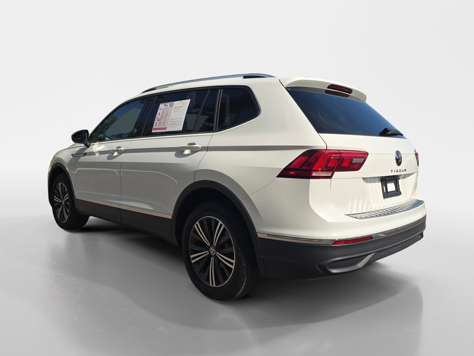 Used 2024 Volkswagen Tiguan Wolfsburg Edition AWD/4WD image 3