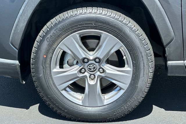 Used 2023 Toyota RAV4 LE AWD/4WD image 30