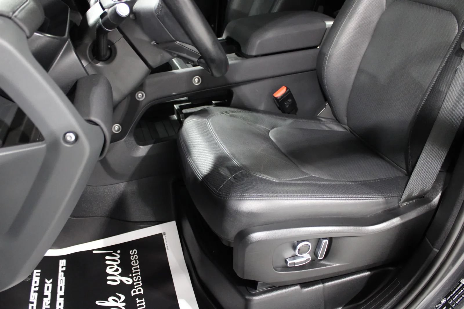 Used 2023 Land Rover Defender 130 X-Dynamic SE AWD/4WD image 39