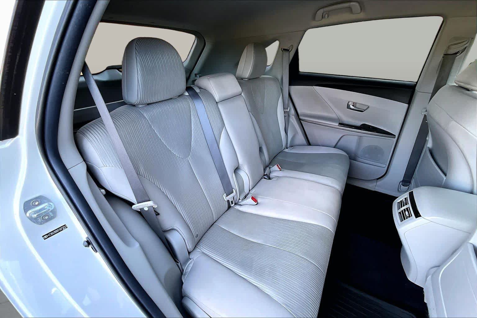 Used 2015 Toyota Venza LE AWD/4WD image 19