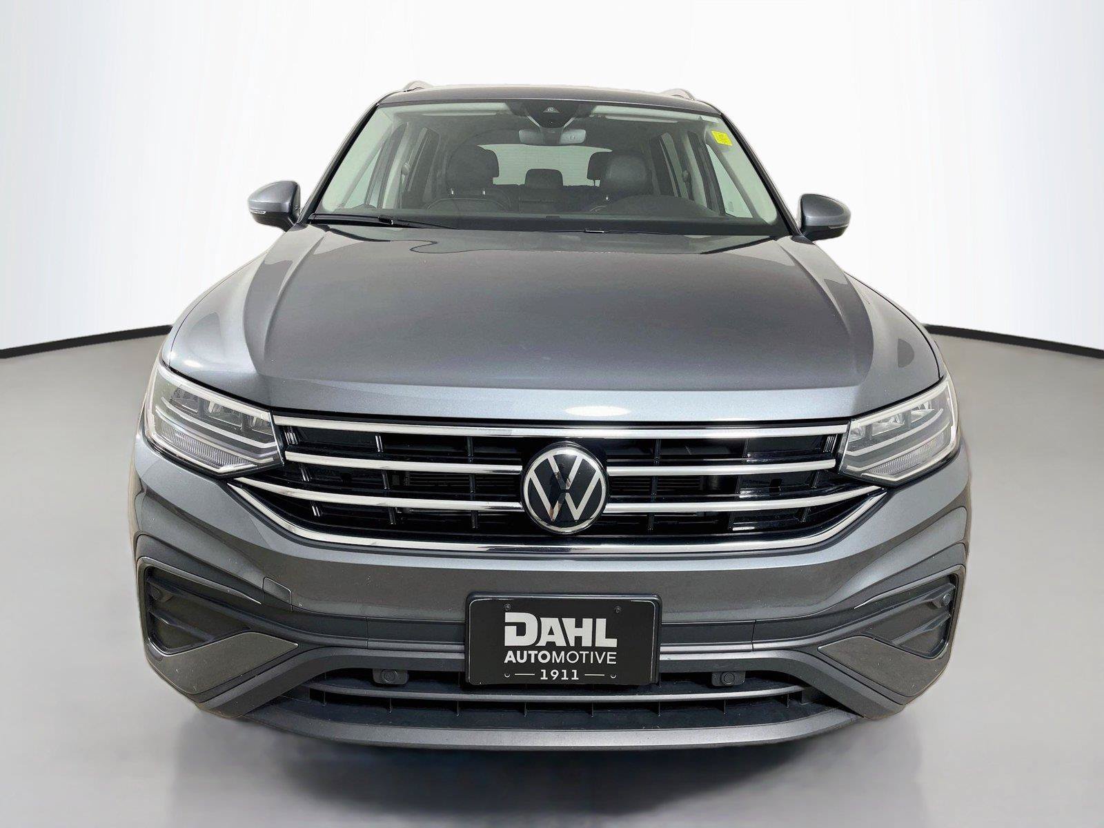 Used 2024 Volkswagen Tiguan SE AWD/4WD image 3