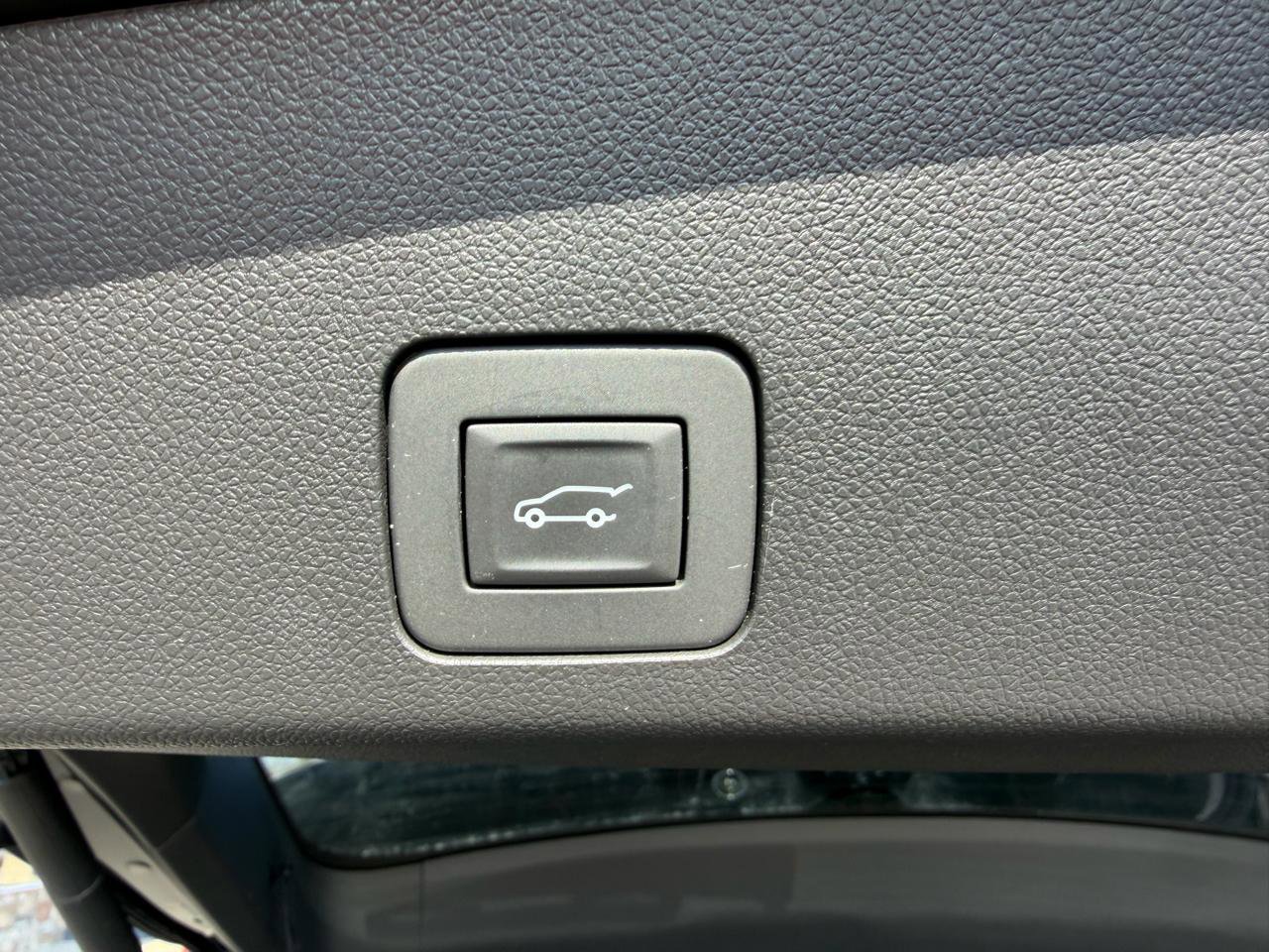 Used 2024 Buick Encore GX Avenir w/ Avenir Technology Package image 7