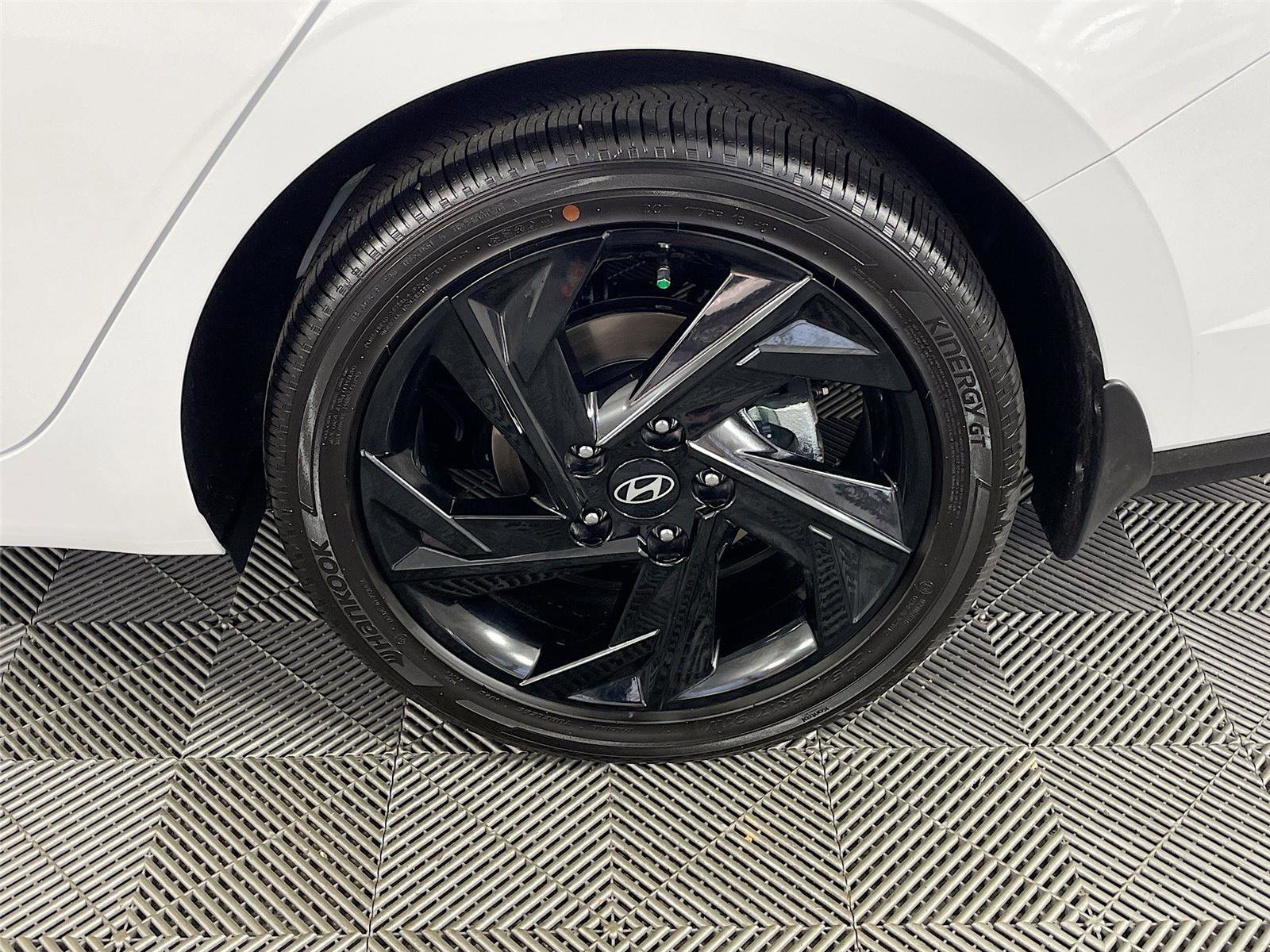 Certified 2026 Hyundai Elantra Sport FWD image 33
