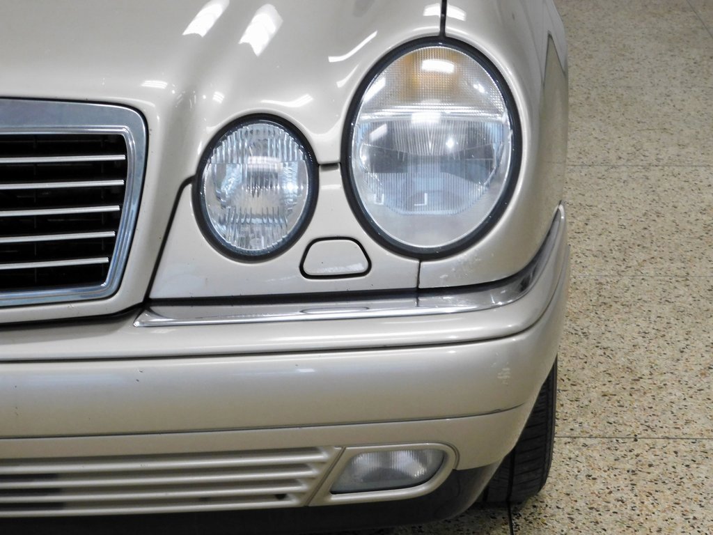 Used 1999 Mercedes-Benz E 320 4MATIC Sedan image 13