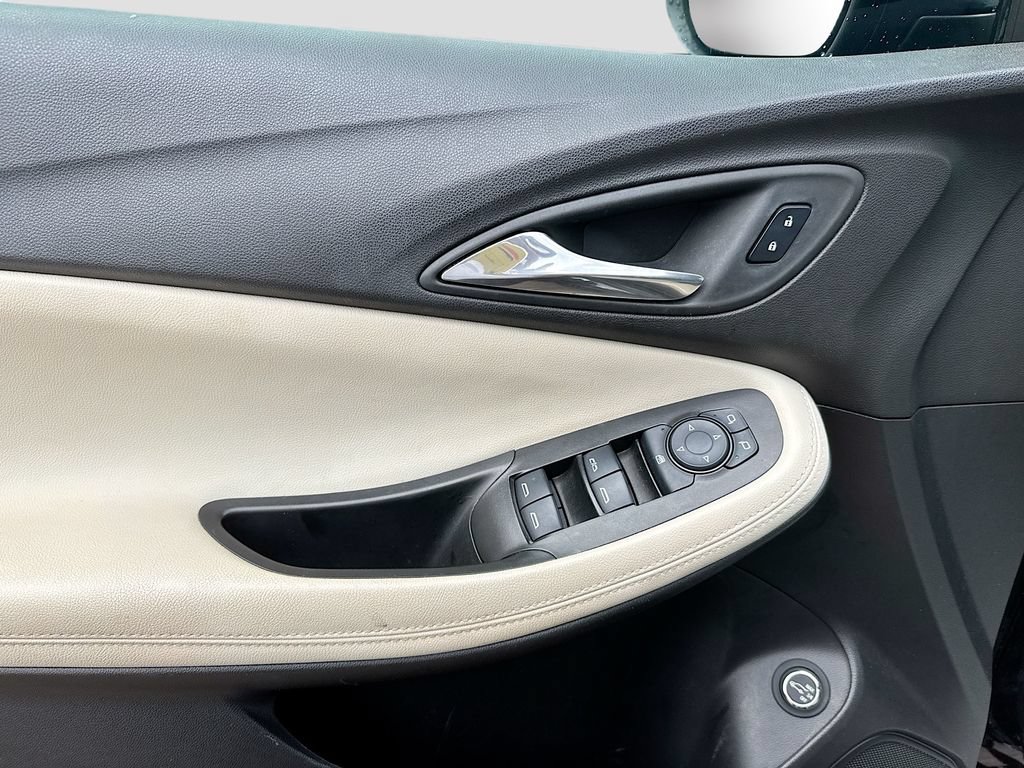 Used 2025 Buick Encore GX Sport Touring FWD image 9