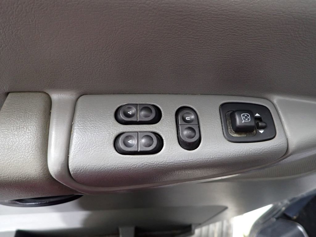 Used 2006 Ford E-350 and Econoline 350 Extended Super Duty RWD image 16