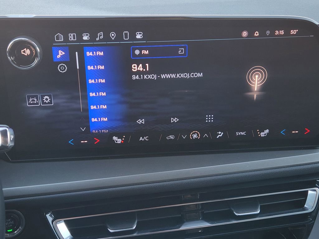 Used 2025 Chevrolet Traverse LT image 18