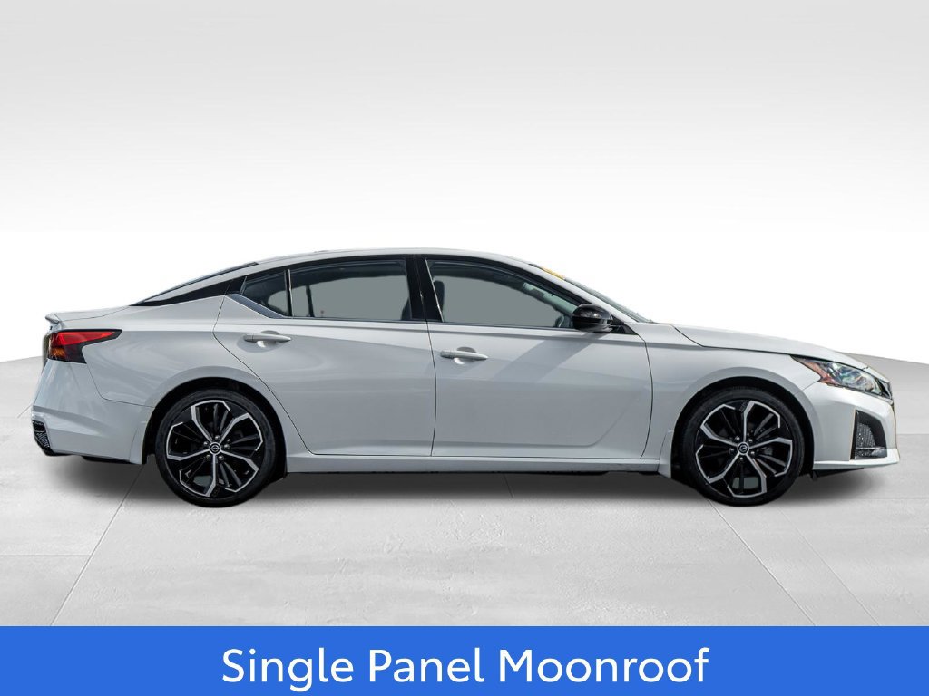 Used 2023 Nissan Altima 2.5 SR w/ SR Premium Package FWD image 8