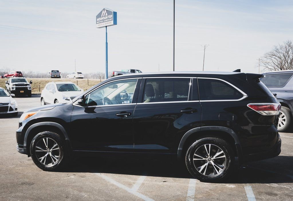 Used 2016 Toyota Highlander XLE image 19