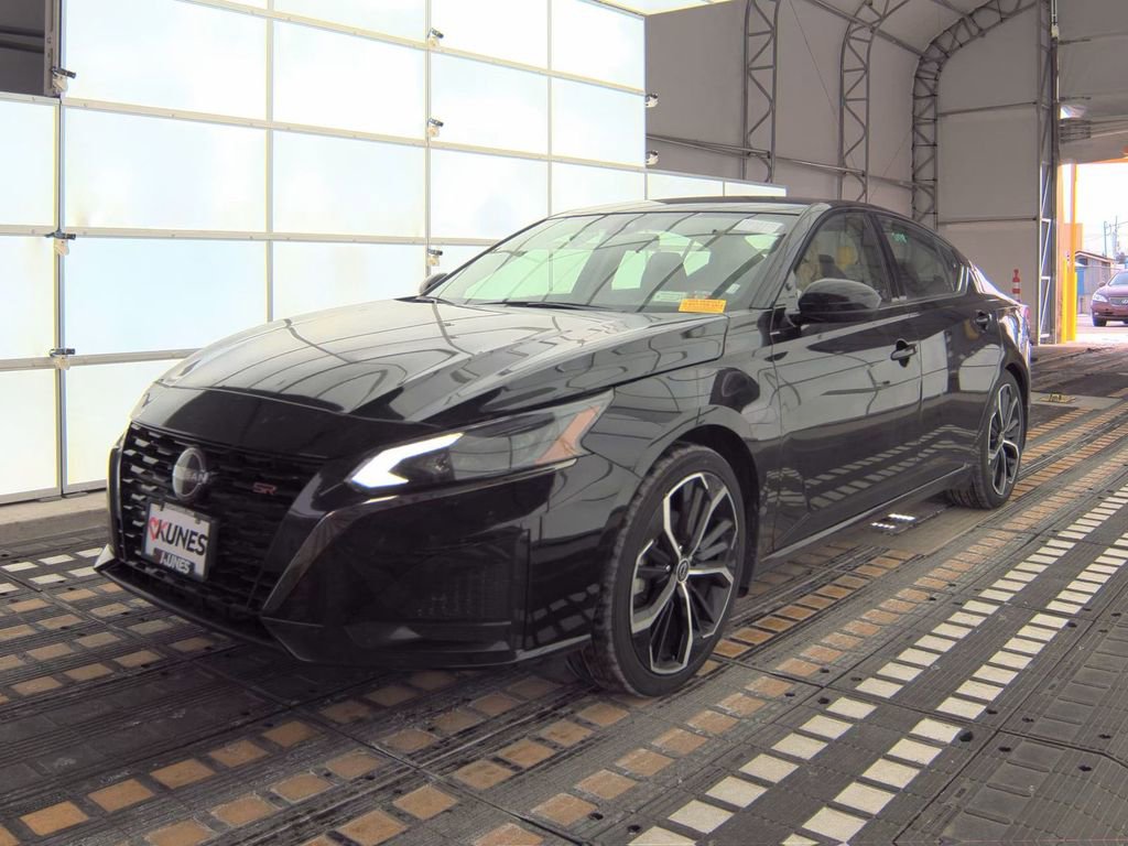 Used 2024 Nissan Altima 2.5 SR image 25