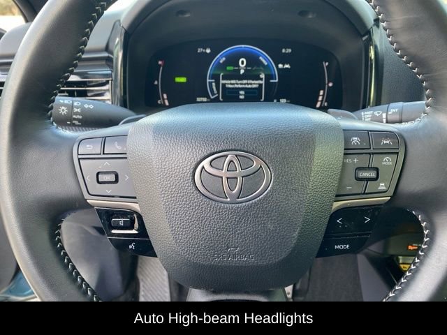 Used 2025 Toyota Camry SE image 7