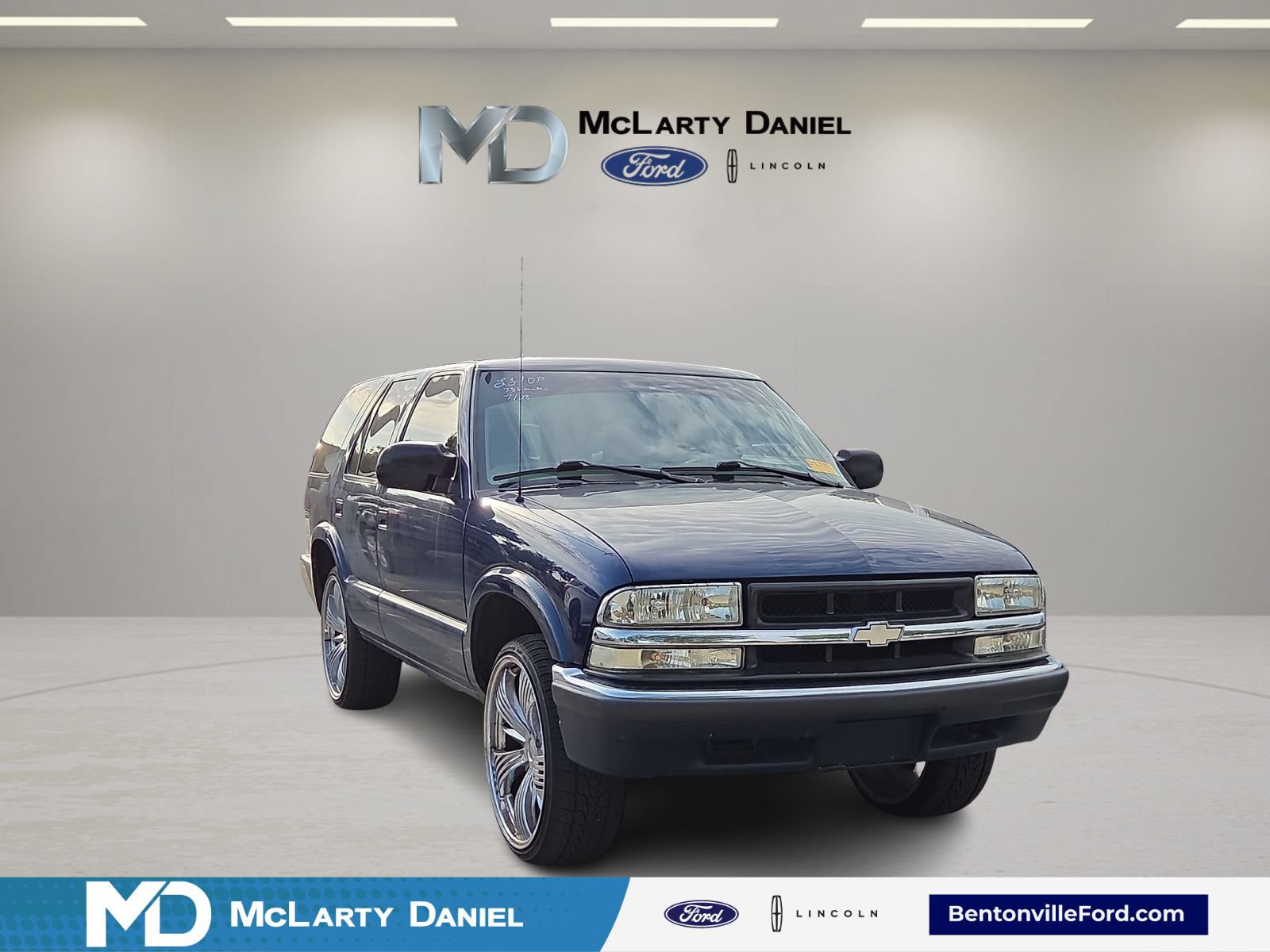 Used 2000 Chevrolet Blazer LS w/ LS Preferred Equipment Group RWD image 1