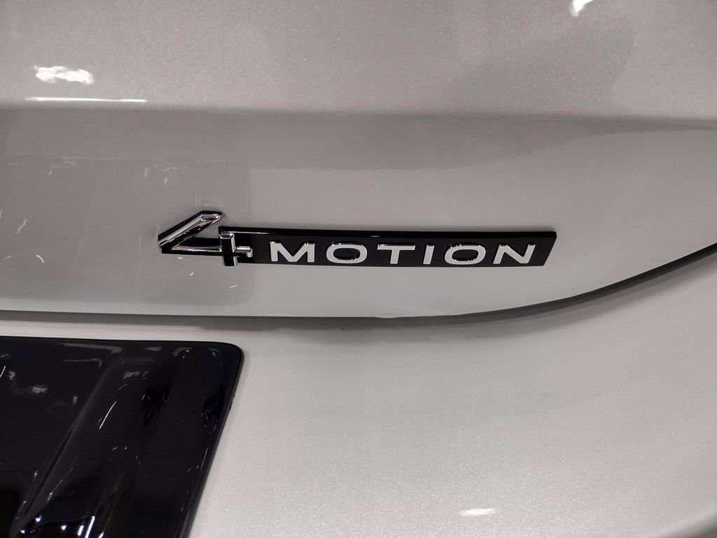 New 2025 Volkswagen Tiguan SE R-Line image 15