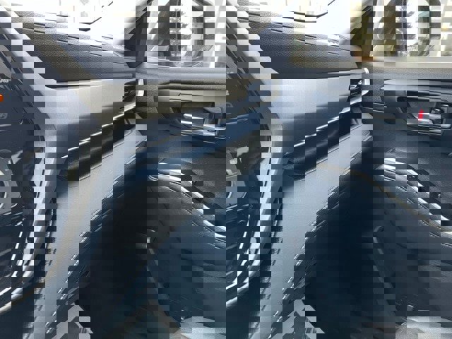 Used 2021 Toyota Highlander XLE image 19