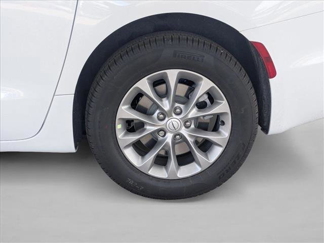 New 2026 Chrysler Pacifica Select image 10