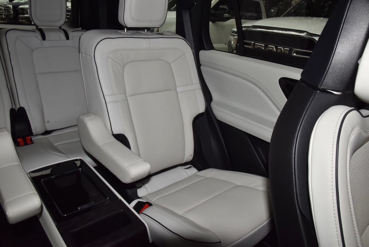 Used 2025 Lincoln Aviator Black Label AWD/4WD image 23