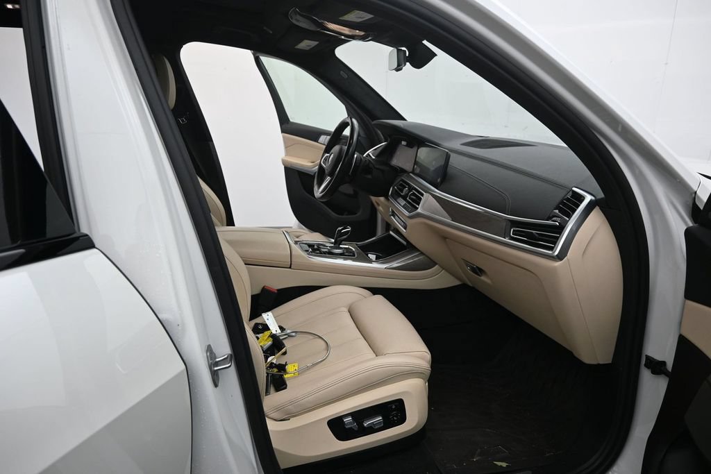 Used 2022 BMW X7 M50i AWD/4WD image 19