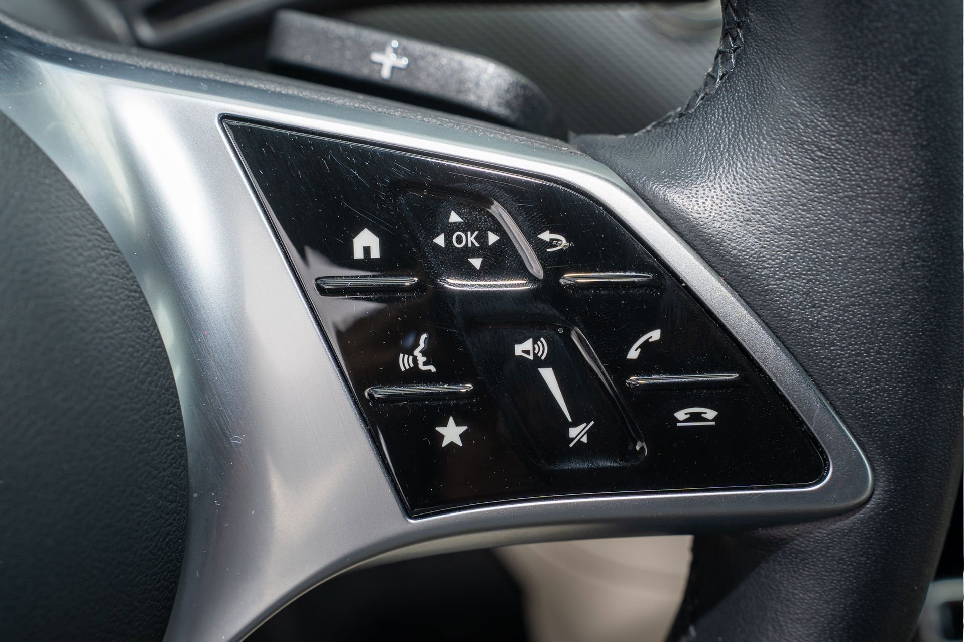 Used 2025 Mercedes-Benz C 300 4MATIC Sedan image 31