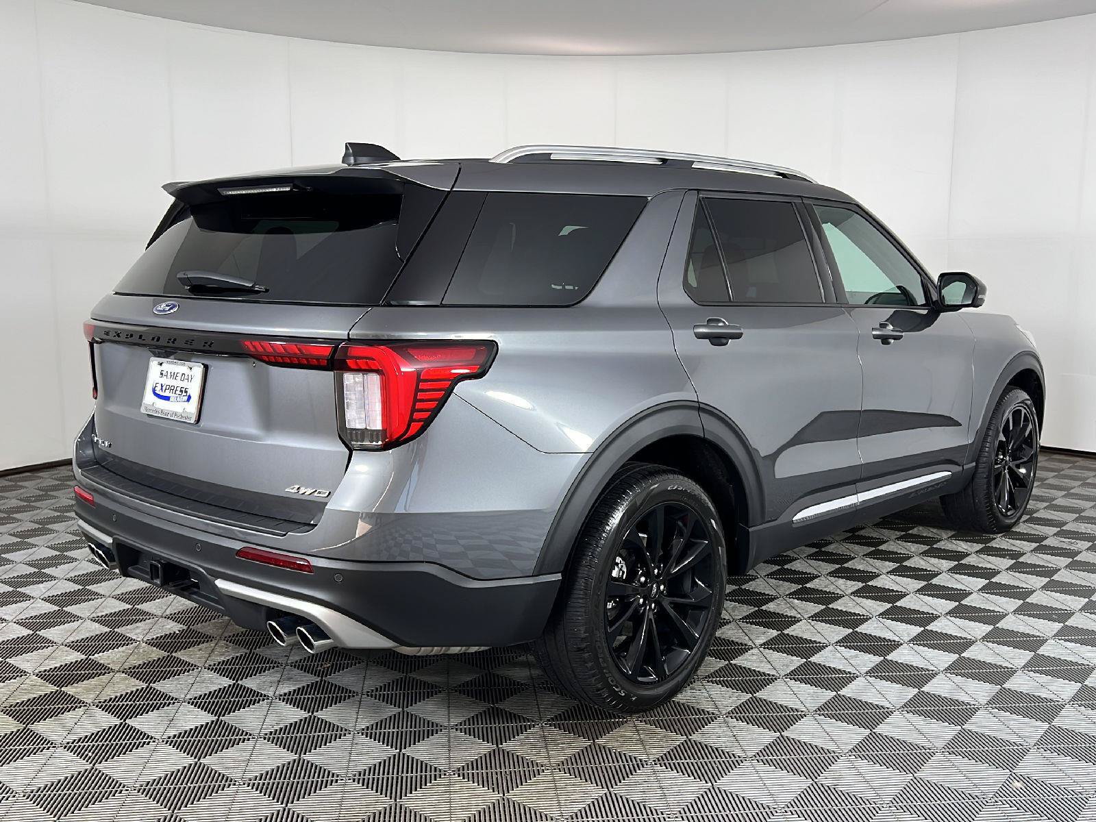 Used 2025 Ford Explorer Platinum w/ Ultimate Package AWD/4WD image 24