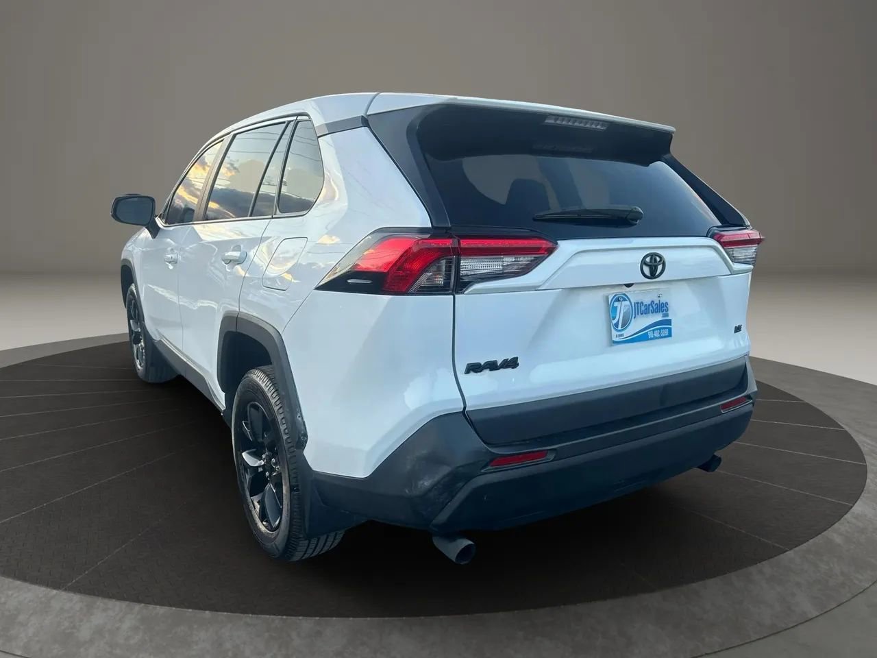 Used 2022 Toyota RAV4 LE image 26