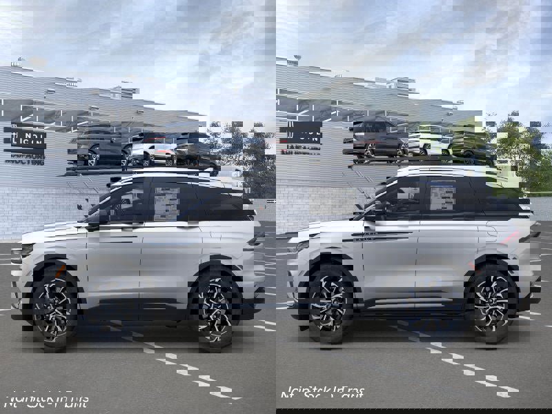 New 2026 Lincoln Nautilus Premier image 3