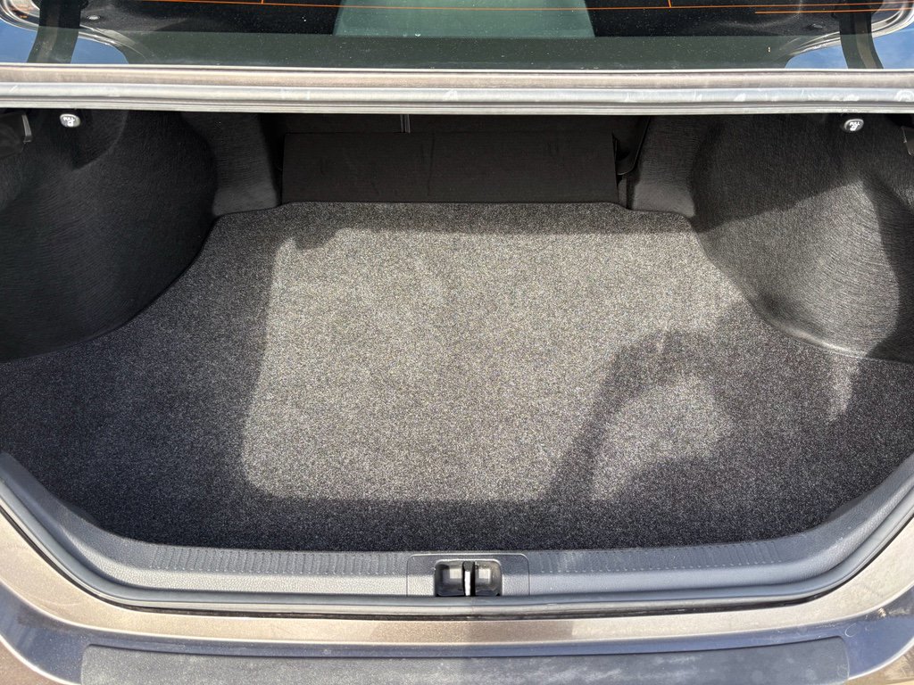 Used 2018 Toyota Camry XLE image 27