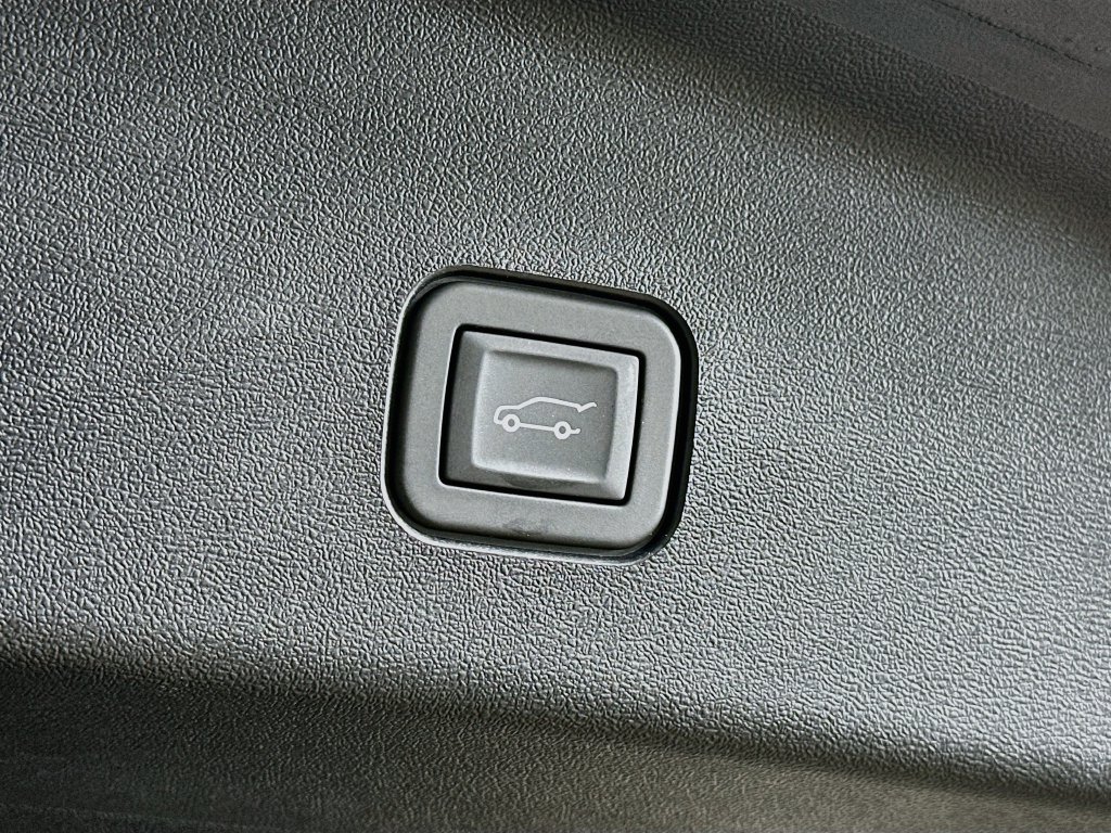 New 2027 Cadillac Vistiq Sport w/ LPO, Floor Liner Package AWD/4WD image 35