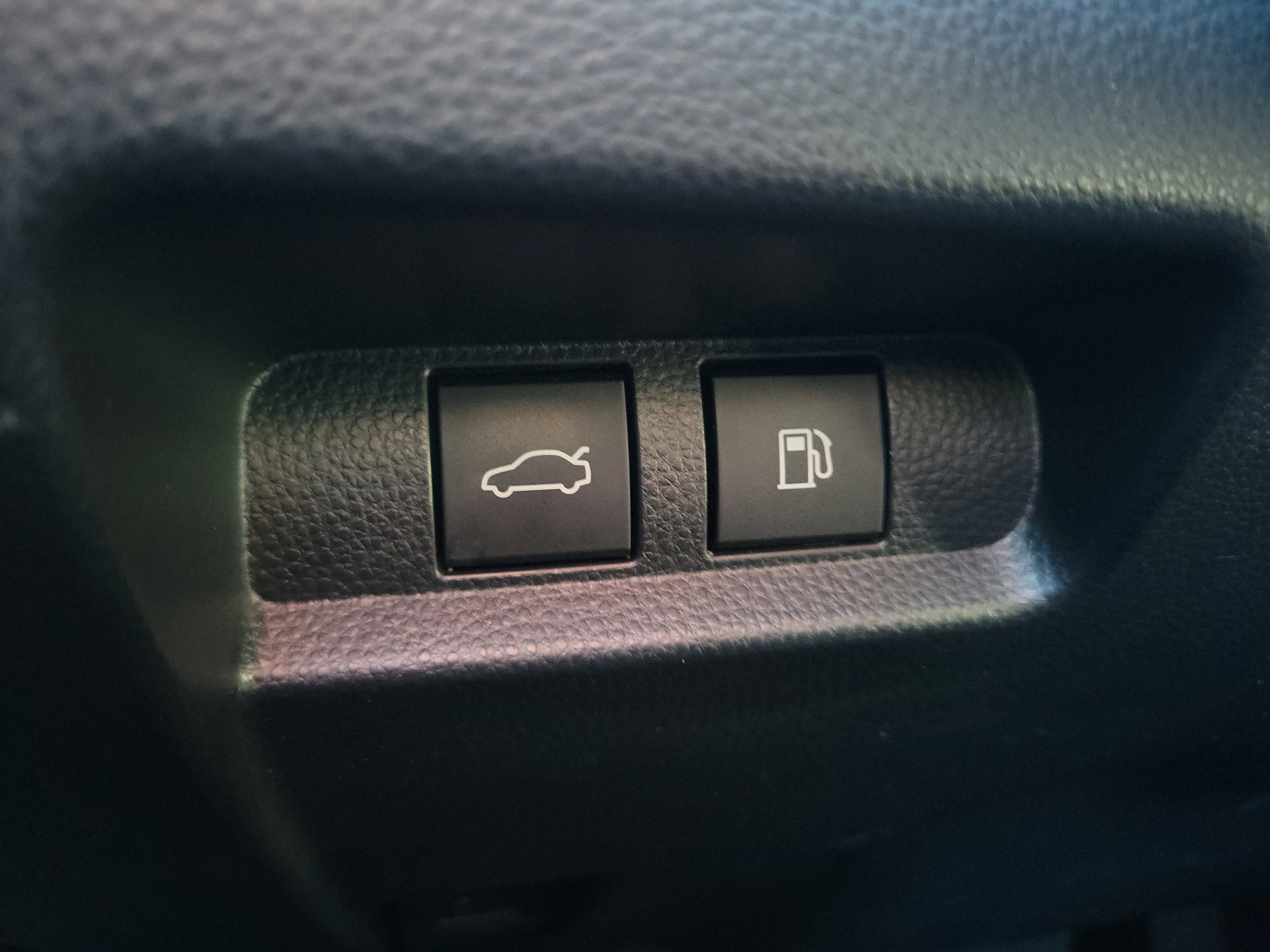 Used 2023 Toyota Crown Limited image 17